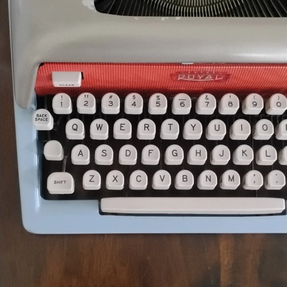 1961 Royal Typewriter Futura 800